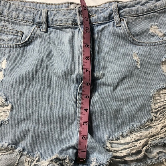 Forever 21 Distressed high waisted Shorts Size 31 - Picture 8 of 8